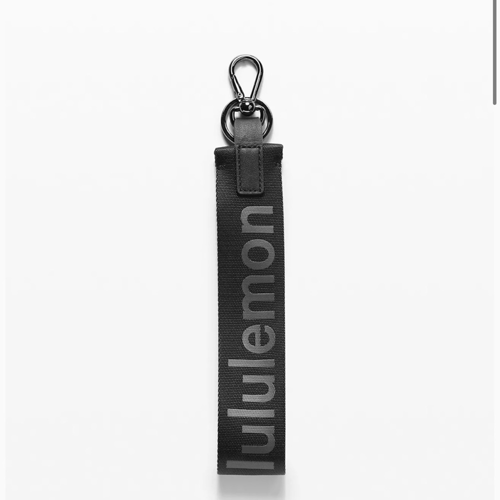 lululemon never lost keychain!!